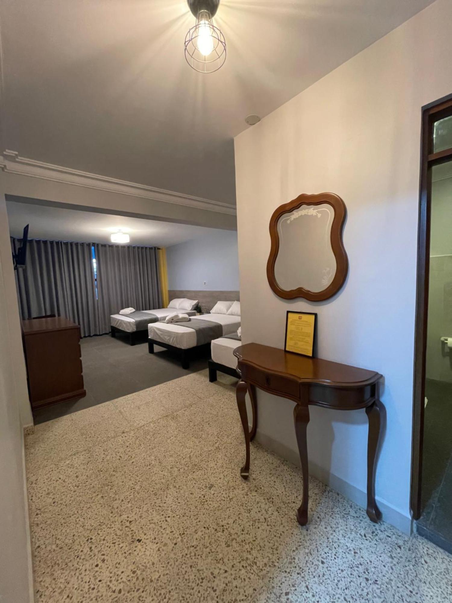 Izza Hotel Cochabamba Kültér fotó
